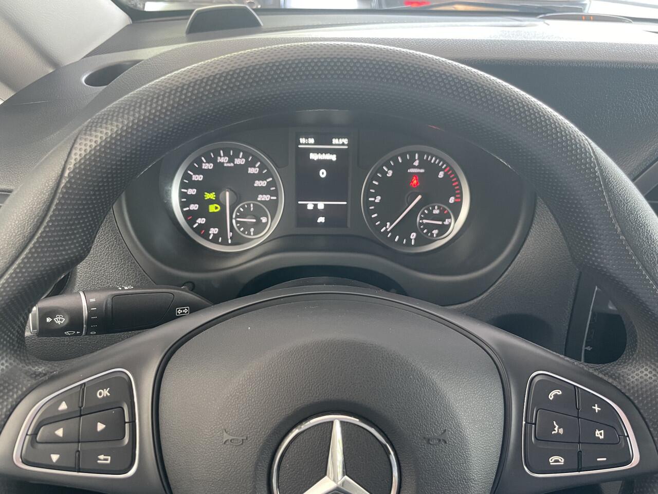 Mercedes-Benz VITO 114 CDI Extra Lang Airco - Cruise control - Navigatie full map - Achteruitrijcamera - Zijschuifdeur rechts - Parkeersensoren voor en achter - Trekhaak - Aluminium trap - zeer nette bus