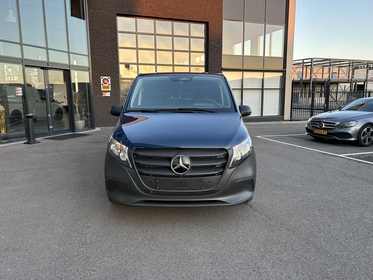 Mercedes-Benz VITO 116 CDI L3 Pro 2500KG Trekhaak / MBUX / Navigatie / Camera / Cruise control / Airco / Achterdeuren