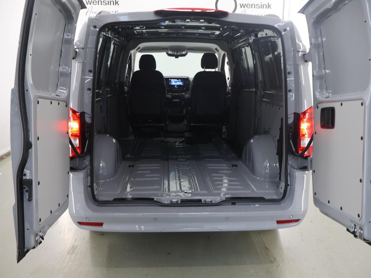 Mercedes-Benz VITO eVito Bestelwagen 112 L2 66kWh | MultiBeam LED | Stoelverwarming | Apple Carplay | Achteruitrijcamera | Airco | Cruise Control |