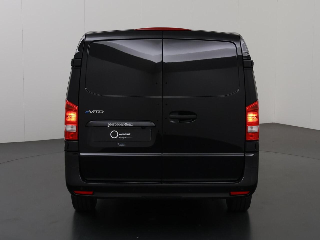 Mercedes-Benz VITO eVito Bestelwagen 112 L2 66 kWh | Navigatie | Achteruitrijcamera | 80 kWh Snelladen | Achterdeuren | Dodehoekassistent |