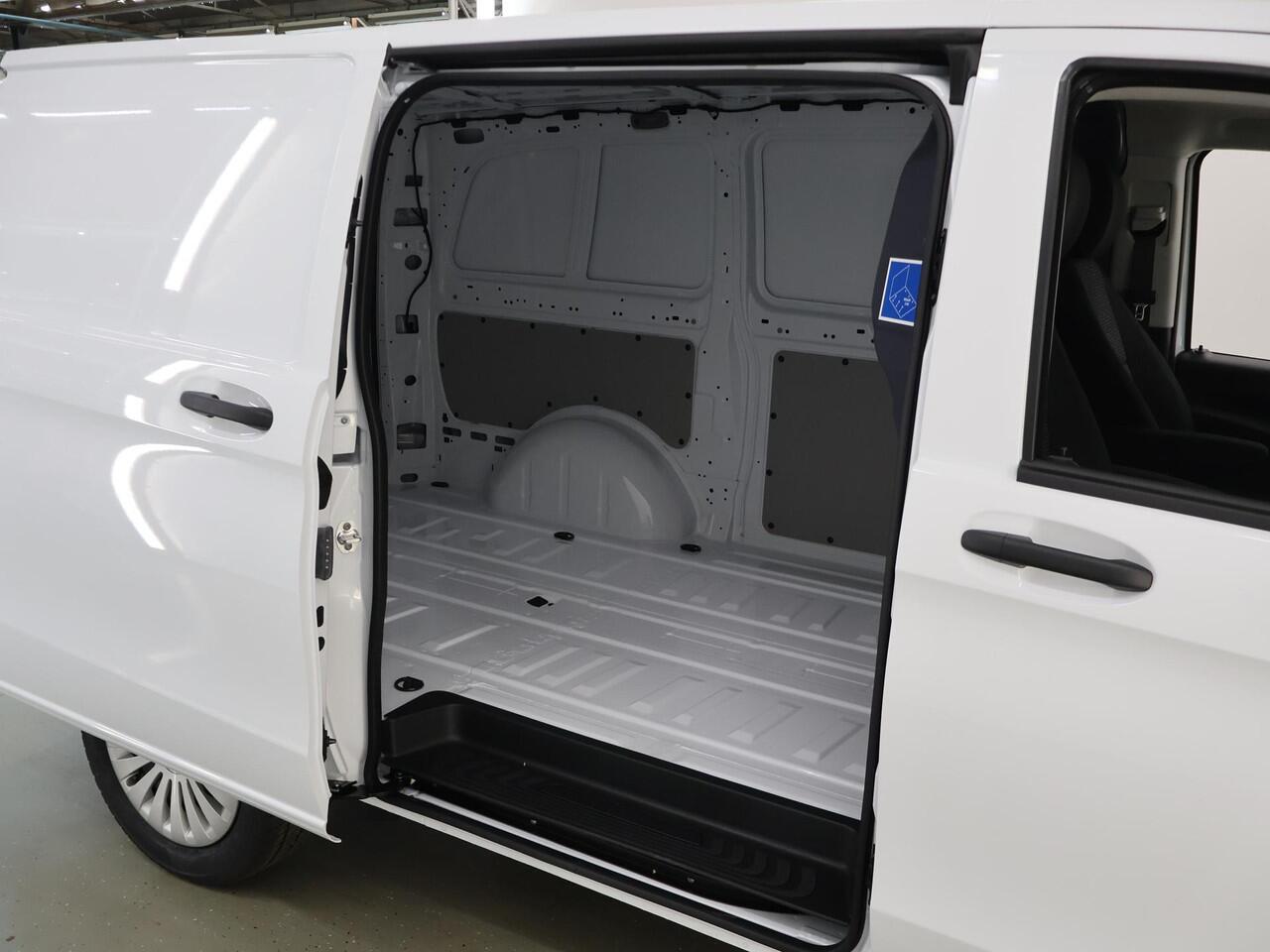 Mercedes-Benz VITO Bestelwagen 116 CDI L2 Pro | Achterdeuren | Trekhaak 2500 KG | Achteruitrijcamera | Dodehoekassistent |