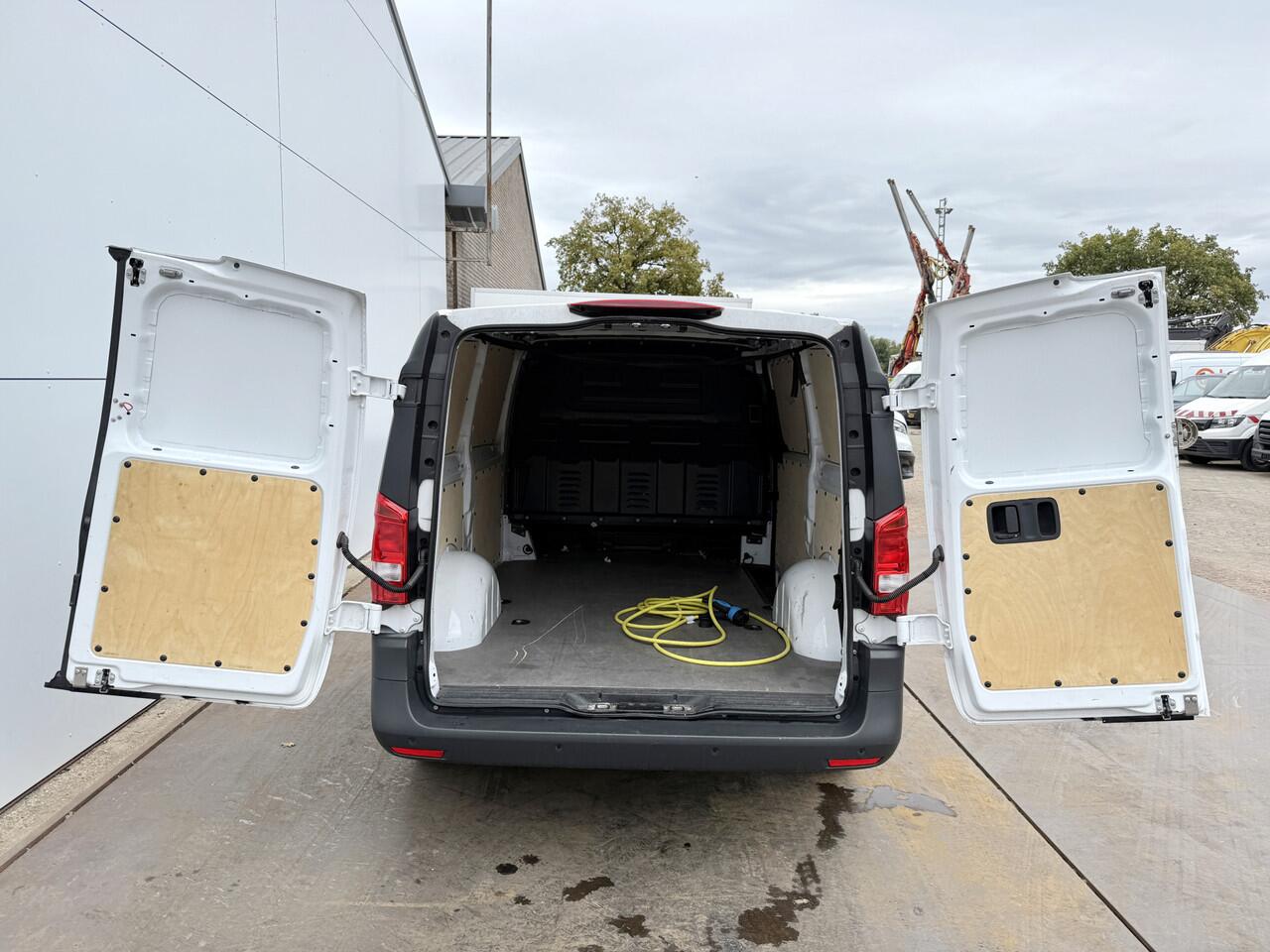 Mercedes-Benz VITO eVito 112 66 kWh Elektrisch 66kWh 280km WLTP Snelladen Climate Control Cruise Control Camera Parkeersensoren voor achter Stoelverwarming