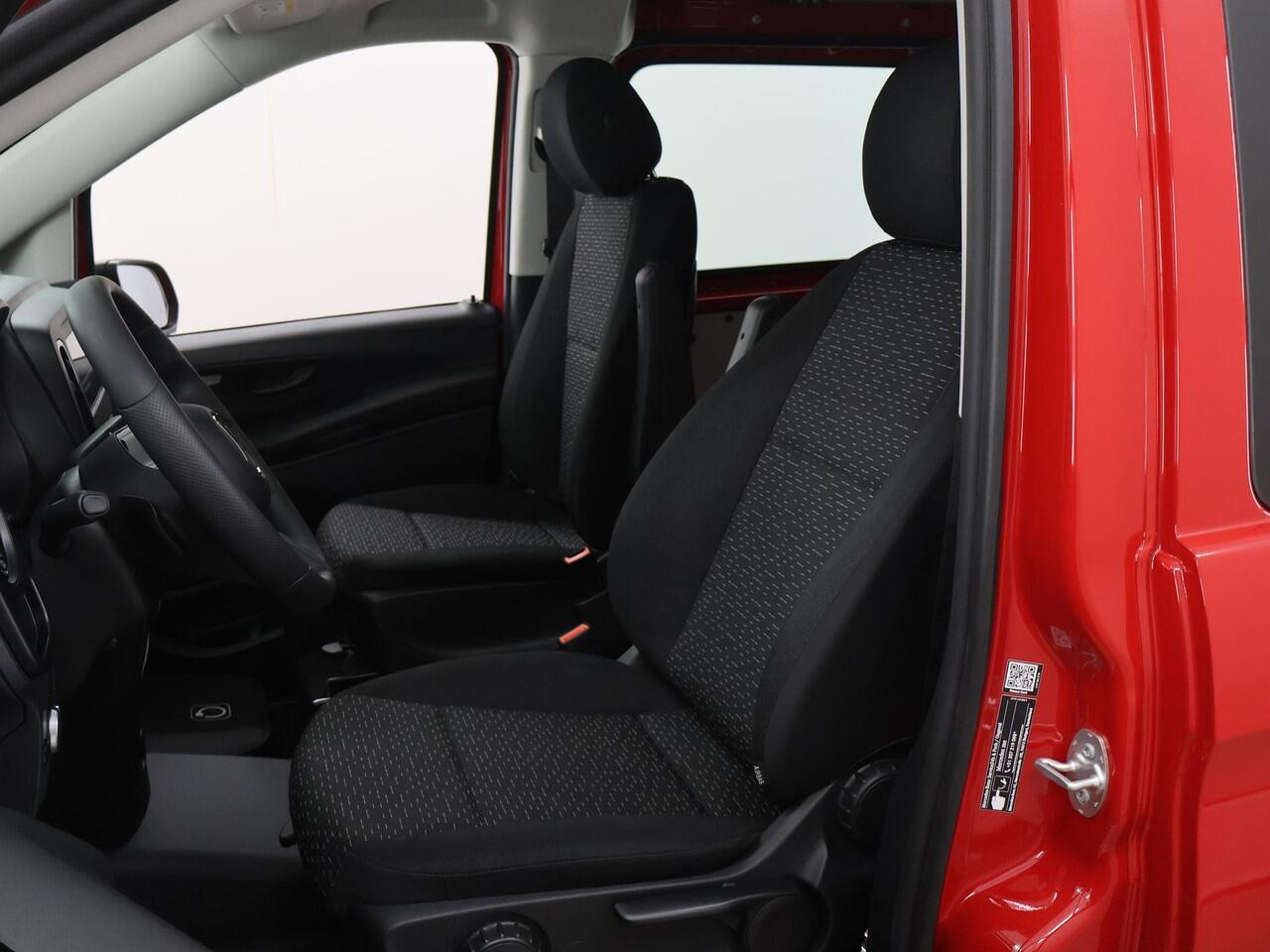 Mercedes-Benz VITO eVito Bestelwagen 112 L3 66kWh | Achterdeuren | Comfortbestuurdersstoel | Dodehoekassistent | Vaste ruit links- en rechtvoor |