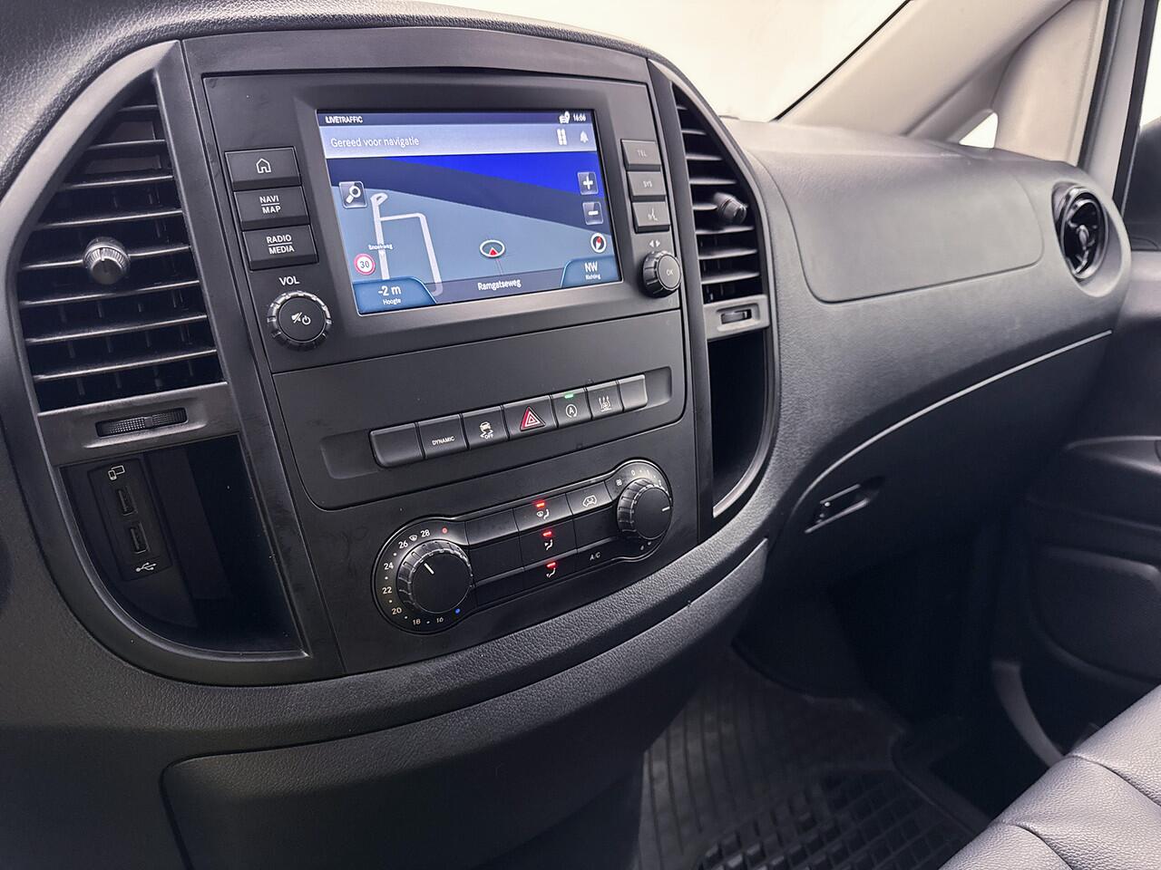 Mercedes-Benz VITO 116 CDI Extra Lang Led Trekhaak Navigatie Apple Carplay/Android Auto Cruise Control