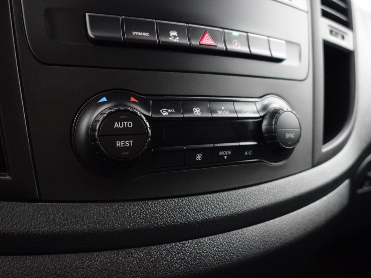 Mercedes-Benz VITO 116 CDI Lang AMG line Automaat 3 persoons I Facelift model I Xenon I Sidebars I LMV