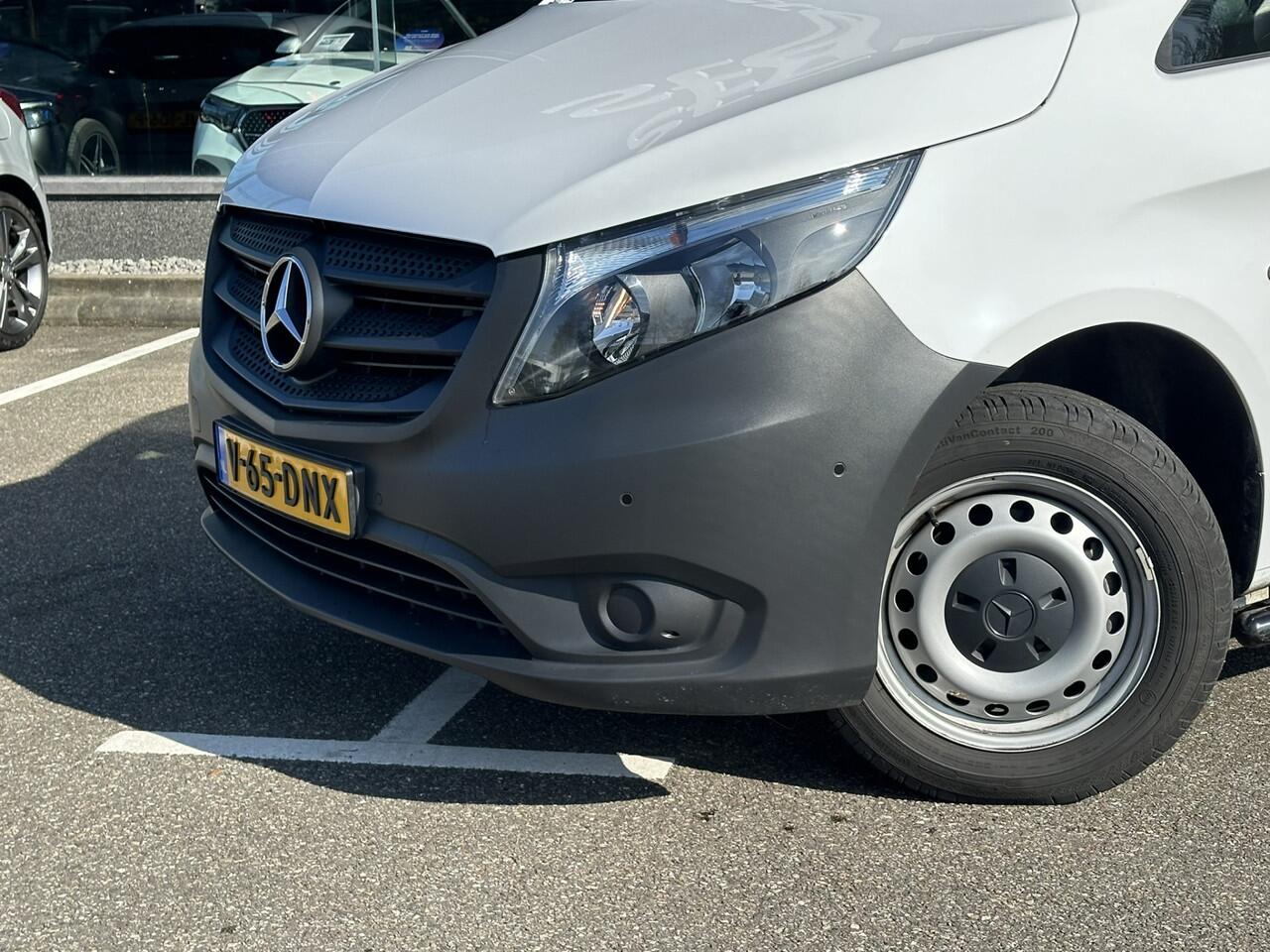 Mercedes-Benz VITO 110 CDI Lang l Zitcomfort pakket | MBUX l Apple Carplay en Android auto l Tweezitsbank voor | Trekhaak | BlueEFFICIENCY pakket | l NL auto l BPM vrij I Parkeerpakket | Regensensor l Dakrails l Sidebars l