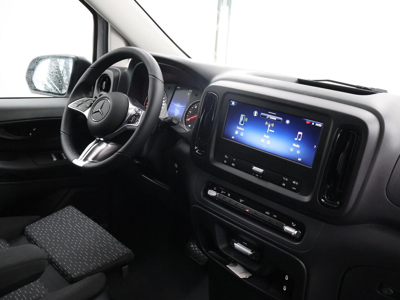 Mercedes-Benz VITO Bestelwagen 114 CDI L2 Pro | Achteruitrijcamera | Trekhaak 2500 kg | Climate Control | Lederen Stuurwiel | Dodehoekassistent |