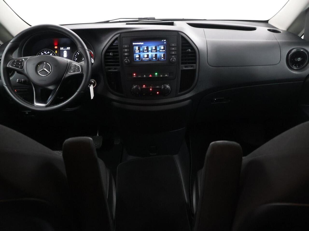 Mercedes-Benz VITO 119 CDI Aut. | 4X4 | Lang L2 | Dubbele Cabine | Schuifdeur L+R | LM Velgen | 5-zits | Airco | Navigatie | Stoelverwarming | Cruise Control | Parkeerpakket | Certified