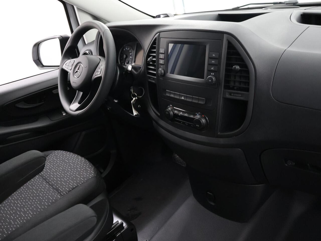 Mercedes-Benz VITO eVito L2 Lang 66 kWh | Achteruitrijcamera | Stoelverwarming | Navigatie | Climate Control | Cruise Control | LED Koplampen |