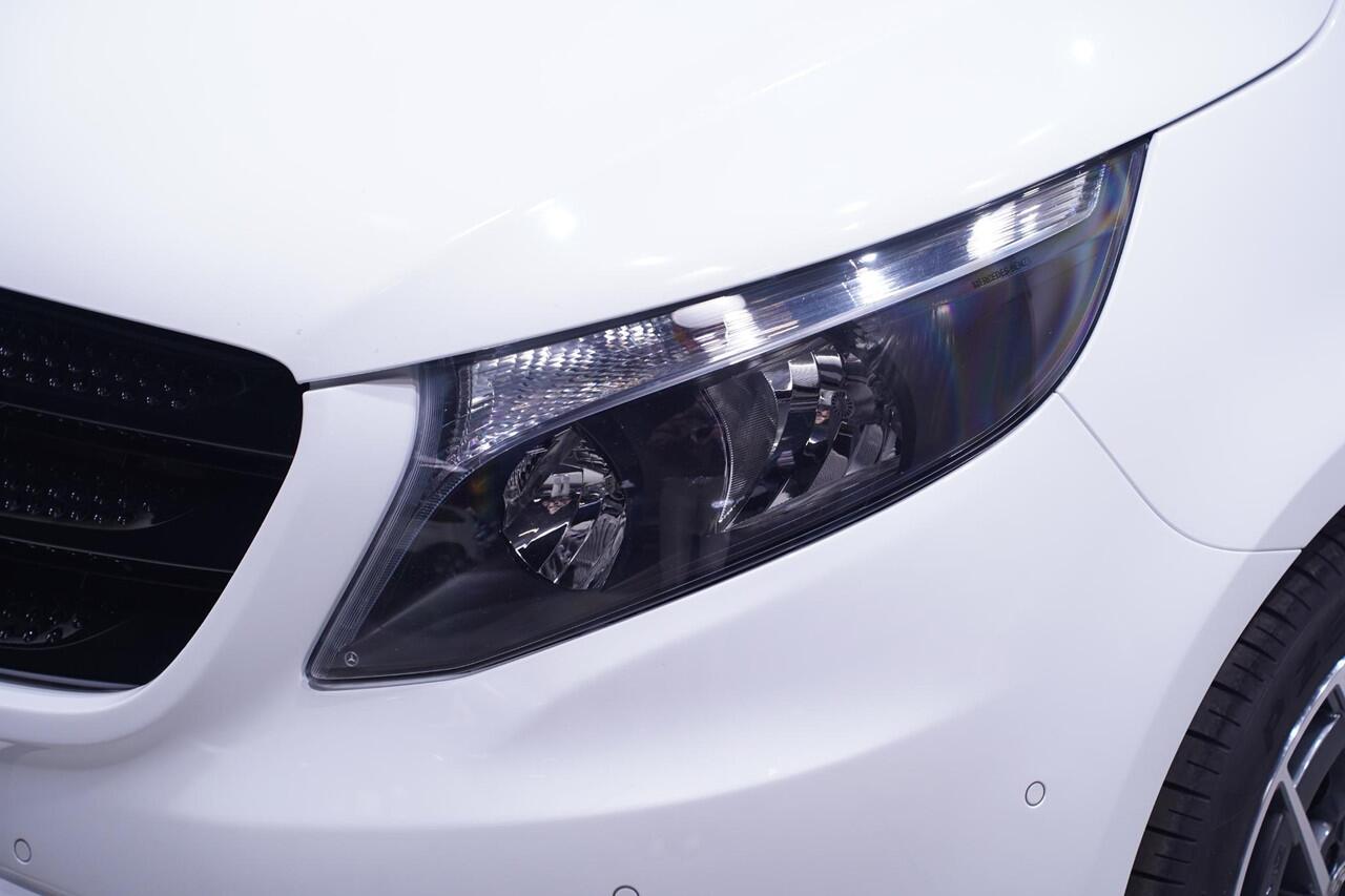 Mercedes-Benz VITO 116 CDI 163 pk XL Black&White Edition Navi, 19" AMG Wielen, Camera, Spoiler Pakket, PDC V+A, Laadruimte Pakket, 3-Zits