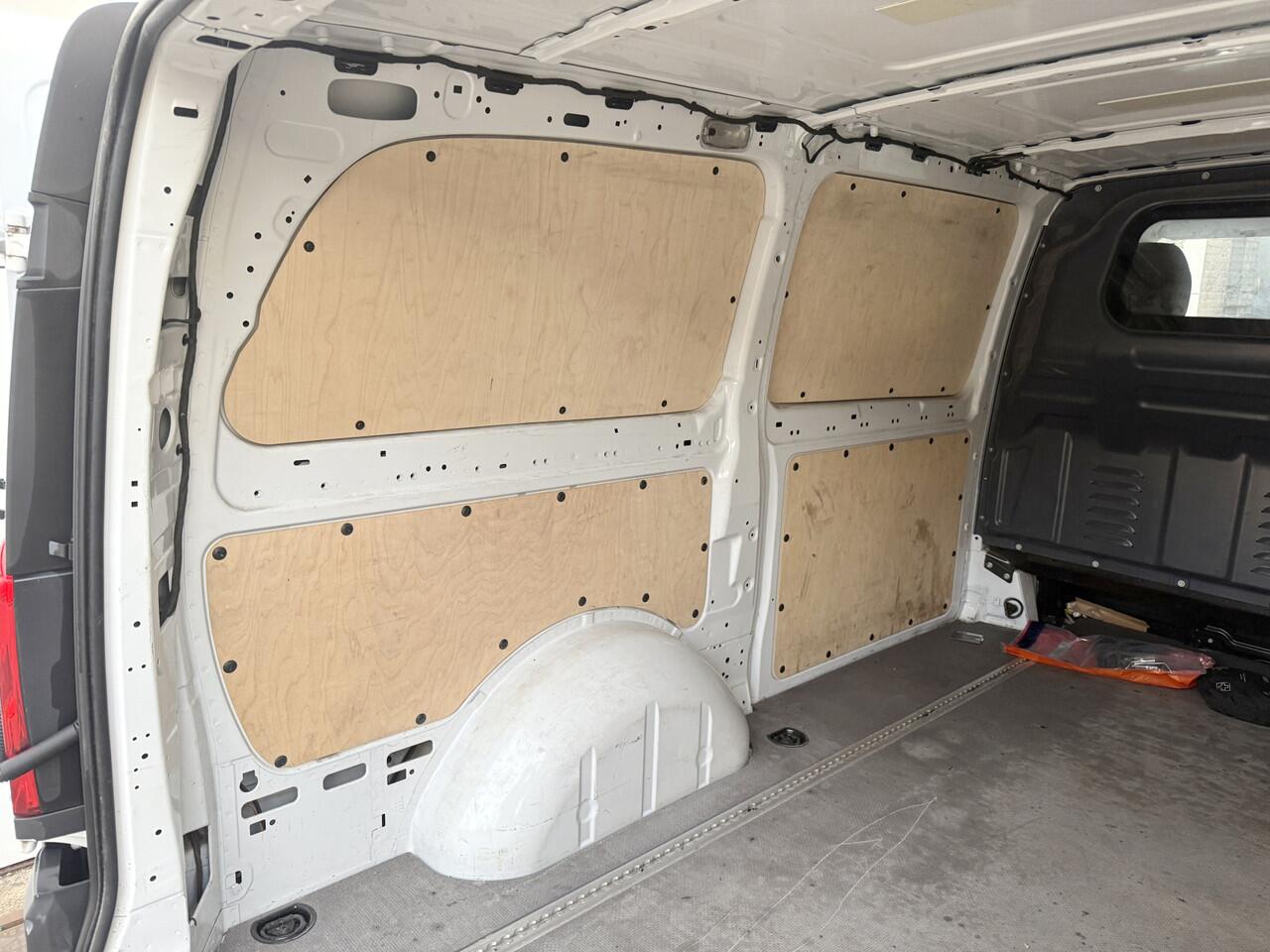 Mercedes-Benz VITO 116 1.9 CDI L2H1 Climate Control Cruise Control Camera Navigatie Stoelverwarming Parkeersensoren voor achter