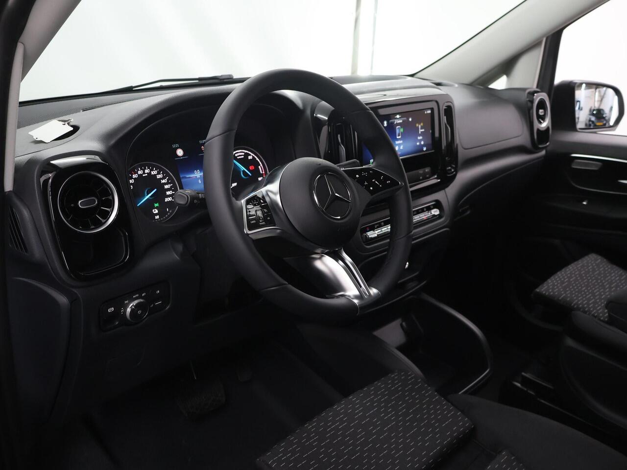 Mercedes-Benz VITO eVito Bestelwagen 112 L2 66kWh | Snelladen | Cruise Control | Stoelverwarming | Achterklep met ruit | Privacy glas | Bumpers in kleur |