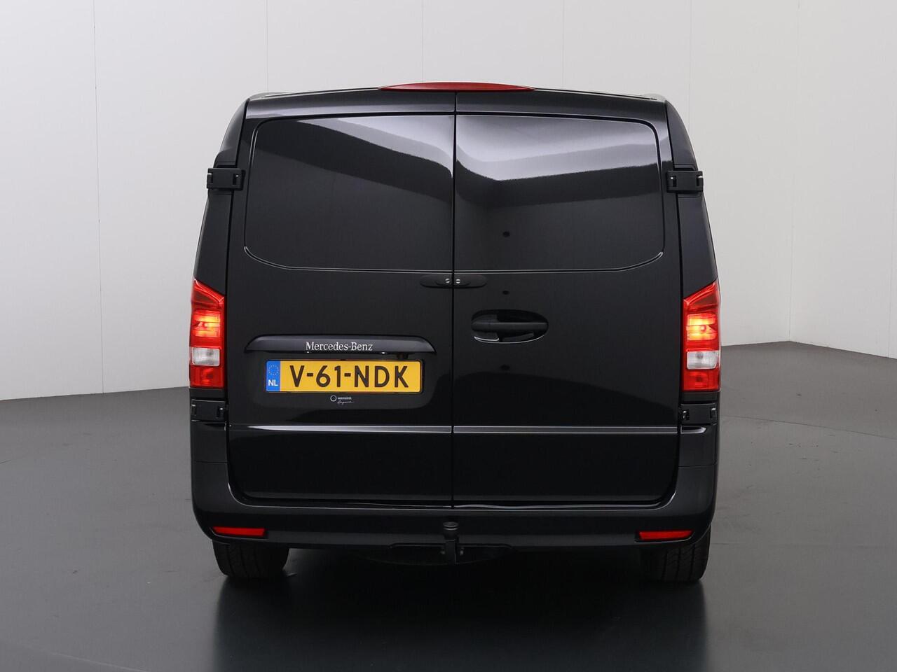Mercedes-Benz VITO 114 CDI | Aut. | Lang L2 | Pro | Parkeercamera | Airco | Stoelverwarming | 3-zits | 2500 KG. Trekhaak | Cruise Control | Achterdeuren | Comfort Bestuurdersstoel | Certified