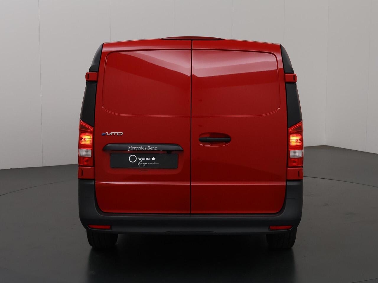 Mercedes-Benz VITO eVito Bestelwagen 112 L3 66kWh | Achterdeuren | Comfortbestuurdersstoel | Dodehoekassistent | Vaste ruit links- en rechtvoor |