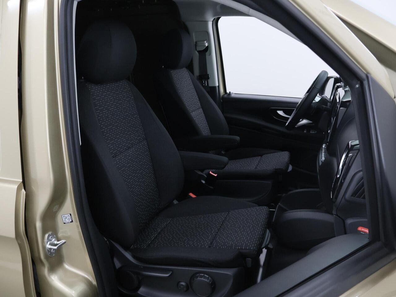 Mercedes-Benz VITO eVito Bestelwagen 112 L2 66 kWh | MultiBeam LED | Stoelverwarming | Apple Carplay | Achteruitrijcamera | Airco | Cruise Control |