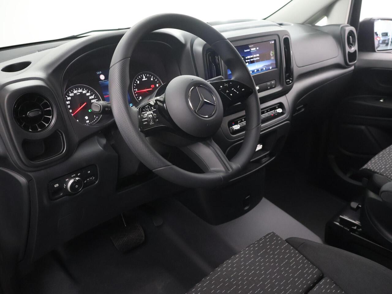 Mercedes-Benz VITO Bestelwagen 114 CDI L2 PRO | Achteruitrijcamera | Climate Control | Trekgewicht 2500 kg | Bumper en stootlijsten carrosseriekleur |