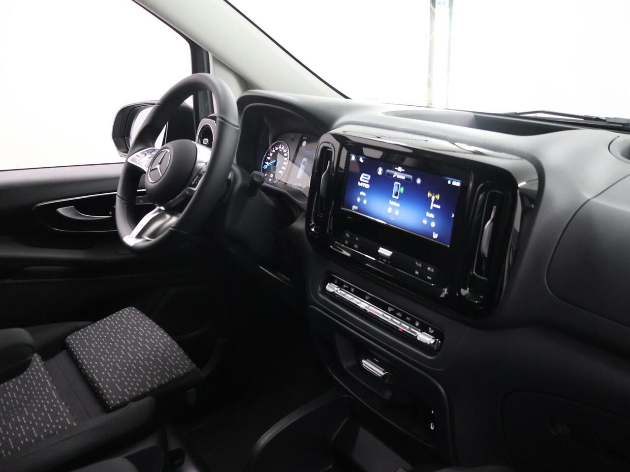 Mercedes-Benz VITO eVito Bestelwagen 112 L2 66kWh | Snelladen | Cruise Control | Stoelverwarming | Achterklep met ruit | Privacy glas | Bumpers in kleur |