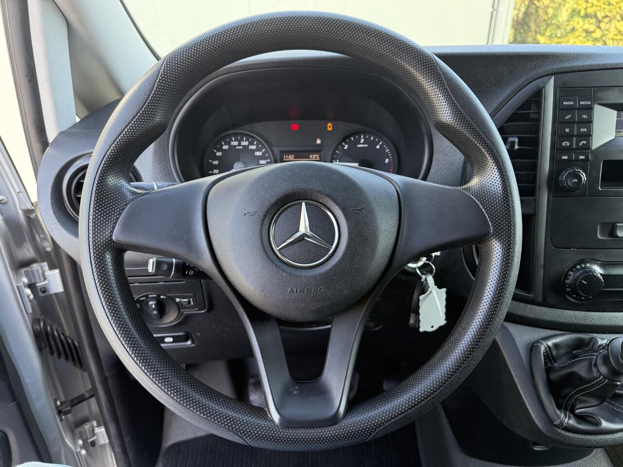 Mercedes-Benz VITO 114 CDI 136 PK / L3H1 / 1e EIG. / TREKHAAK / AIRCO / CRUISE / NETTE BUS