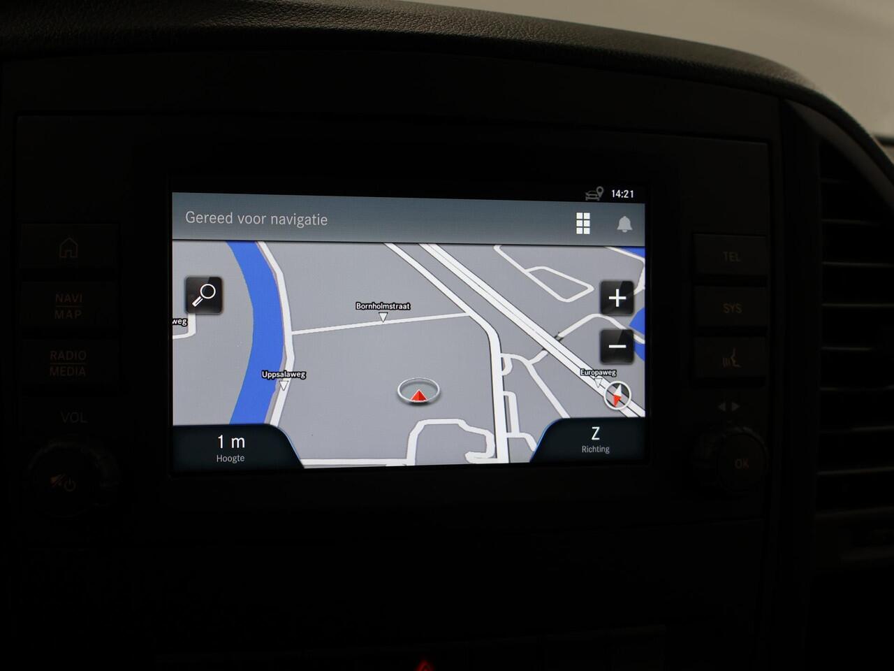 Mercedes-Benz VITO eVito Bestelwagen 66 kWh L2 | Navigatie | Achteruitrijcamera| Stoelverwarming | Lederen stuurwiel | Achterdeuren |