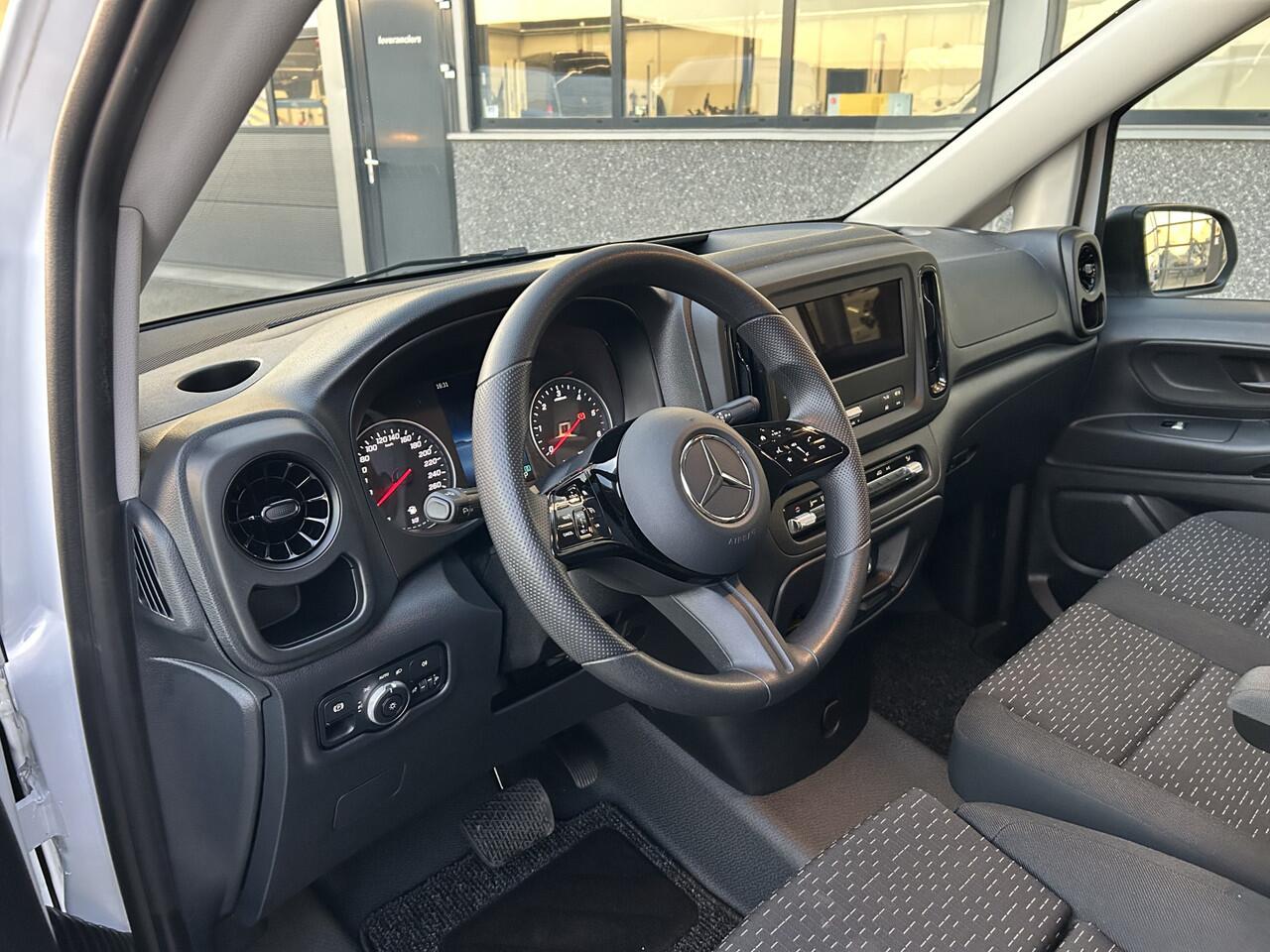 Mercedes-Benz VITO 116 CDI L3 Pro 2500KG Trekhaak / MBUX / Camera / Navigatie / Cruise control / Airco / Achterdeuren