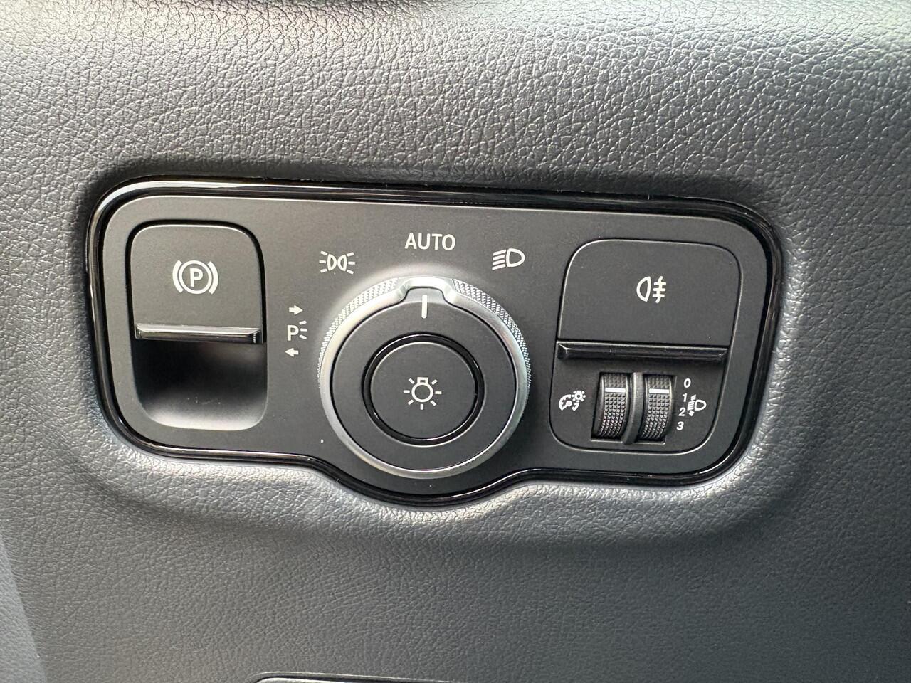 Mercedes-Benz VITO eVito 112 L2 60 kWh Mercedes-Benz eVito eVito 112 L2 66 kWh