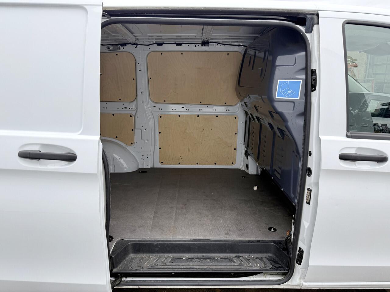 Mercedes-Benz VITO eVito 112 66 kWh Elektrisch 66kWh 280km WLTP Snelladen Climate Control Cruise Control Camera Parkeersensoren voor achter Stoelverwarming