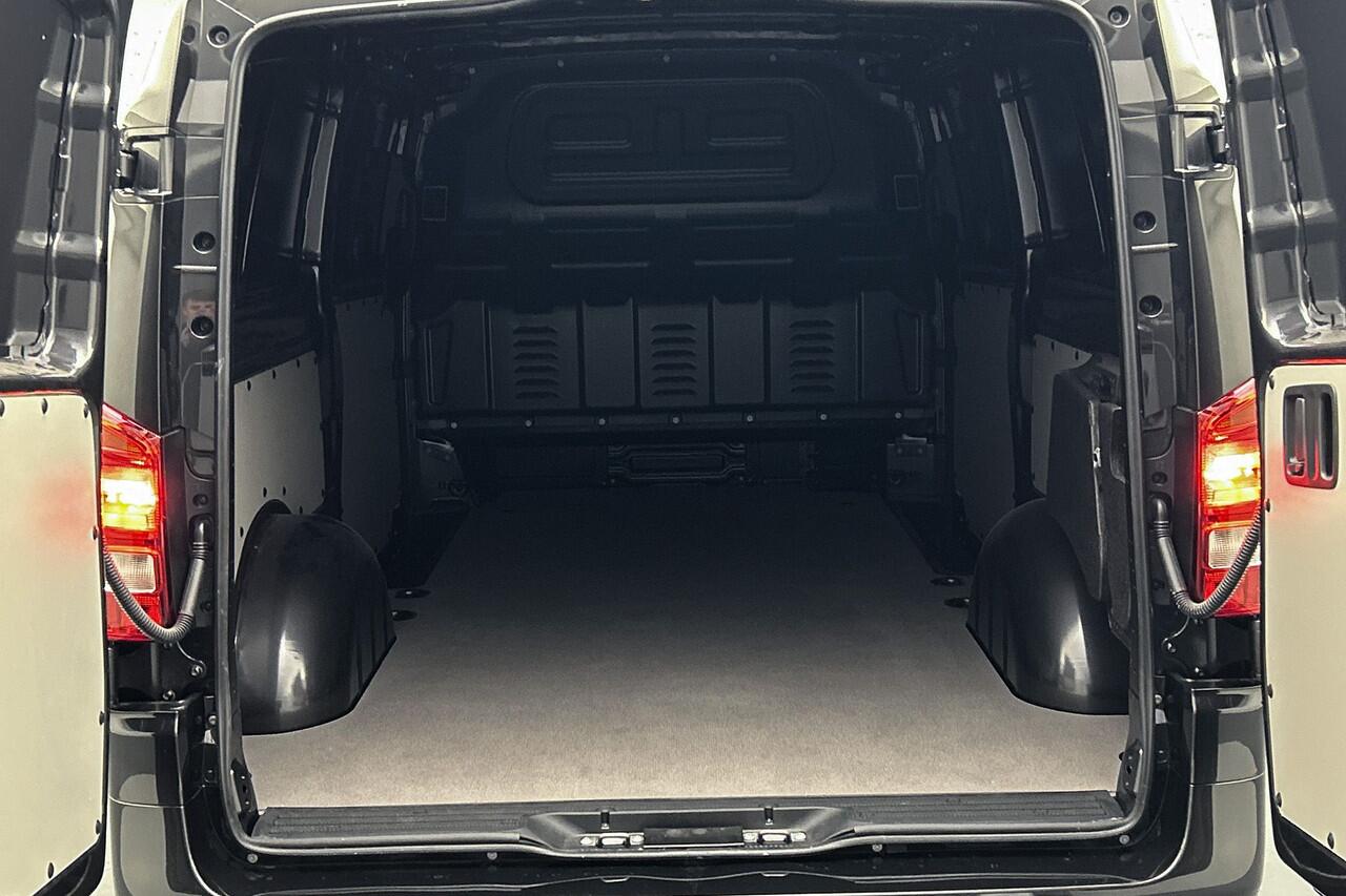 Mercedes-Benz VITO 119 CDI L2 Automaat | 2x schuifdeur | Leder | LED | Trekhaak | Camera | Parkeersensoren