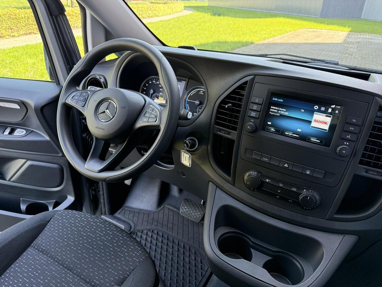 Mercedes-Benz VITO eVito 112 | L2 Lang | 60 kWh | 2-zits | Parkeercamera | Airco | Betimmering | Navigatie |