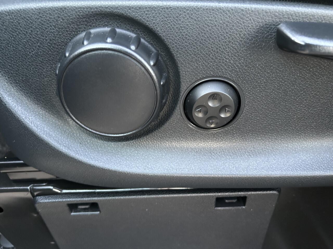 Mercedes-Benz VITO 116 CDI L3 Pro 2500KG Trekhaak / MBUX / Navigatie / Camera / Cruise control / Airco / Achterdeuren