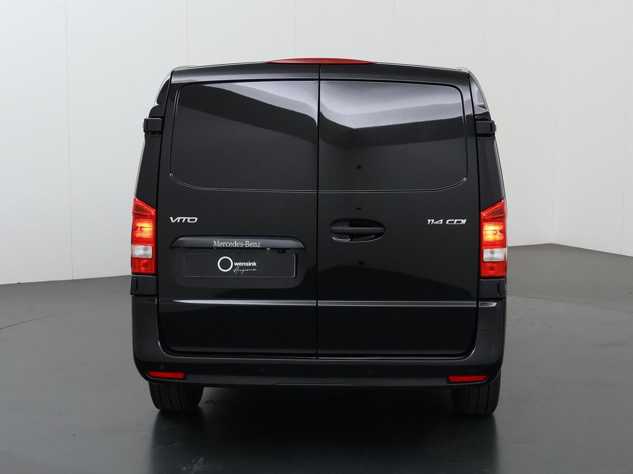 Mercedes-Benz VITO Bestelwagen 114 CDI L2 Pro | Achteruitrijcamera | Climate Control | Trekgewicht 2500 kg | Bumper en stootlijsten carrosseriekleur |