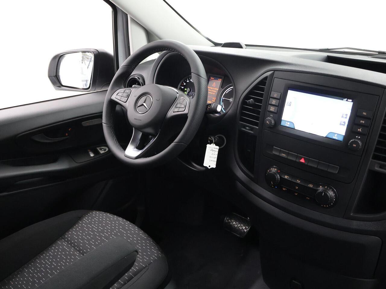 Mercedes-Benz VITO eVito Bestelwagen 66 kWh L2 | Navigatie | Achteruitrijcamera| Stoelverwarming | Lederen stuurwiel | Achterdeuren |