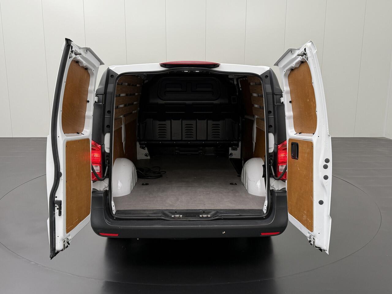 Mercedes-Benz VITO eVito Lang Launch Edition 41 kWh | Achterdeuren | Navigatie | Camera | Airco