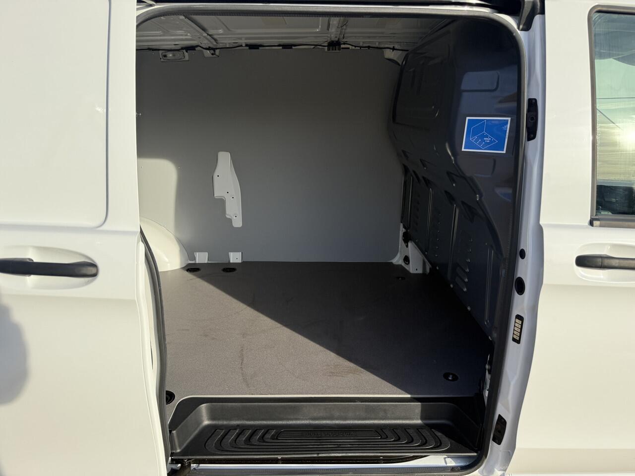 Mercedes-Benz VITO 114 1.9 CDI Automaat L3H1 Climate Control Adaptieve Cruise Control Trekhaak Carplay Camera Stoelverwarming