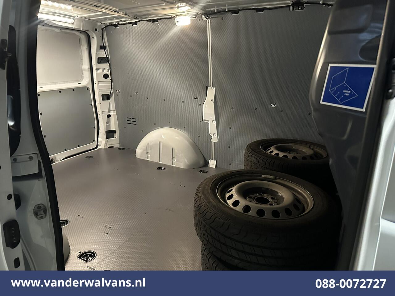 Mercedes-Benz VITO 114 CDI 136pk L2H1 Euro6 Airco | Camera | Navigatie | Cruisecontrol | Trekhaak Parkeersensoren, Stoelverwarming