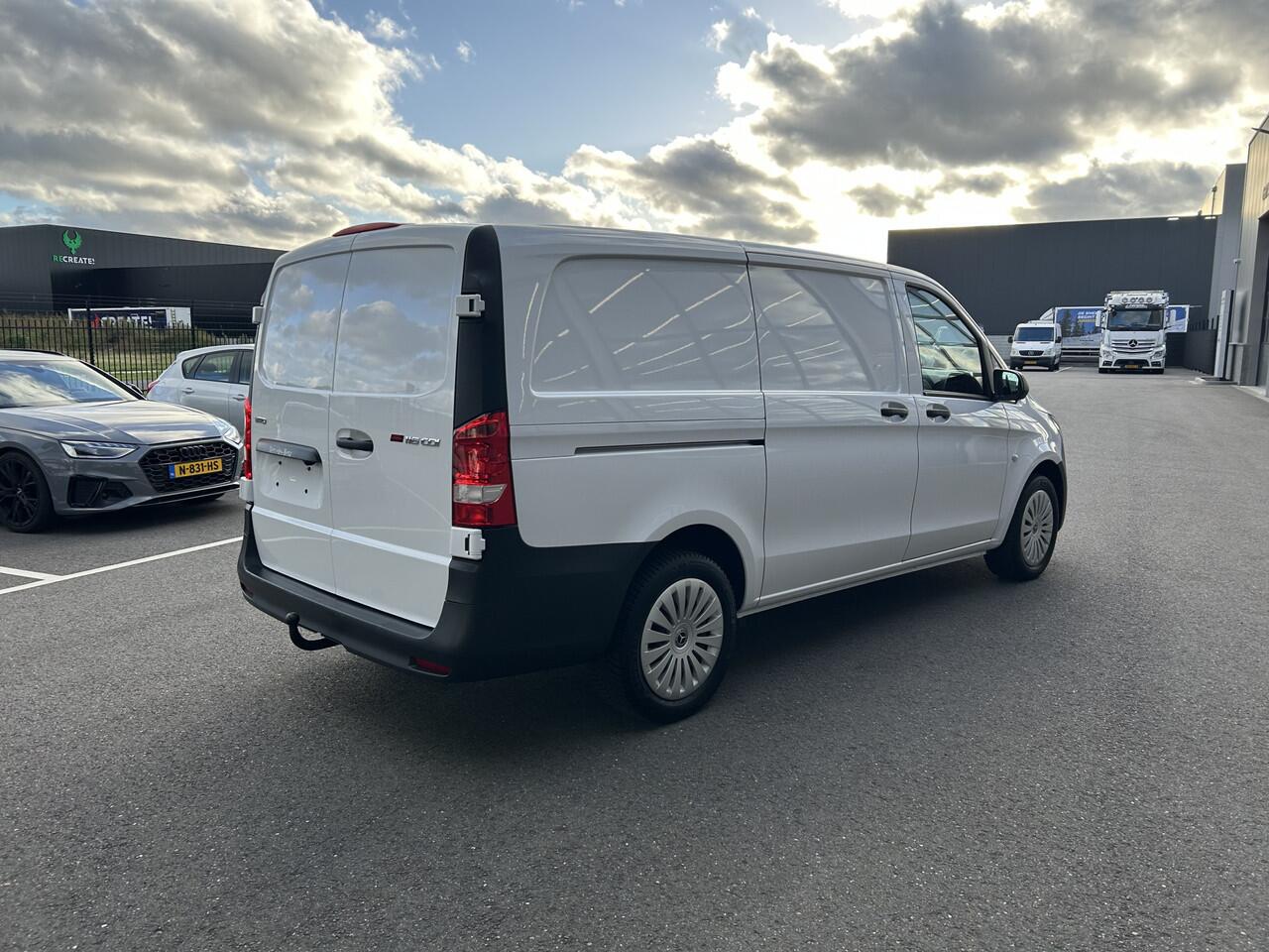 Mercedes-Benz VITO 116 CDI L2 Pro 2500KG Trekhaak / MBUX / Camera / Navigatie / Cruise control / Airco / Achterdeuren