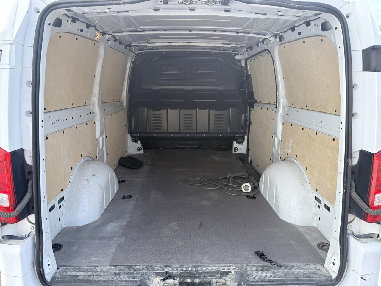 Mercedes-Benz VITO eVito 111 Elektrisch 41kWh 138KM WLTP Extra Lang Climate Control Camera Stoelverwarming