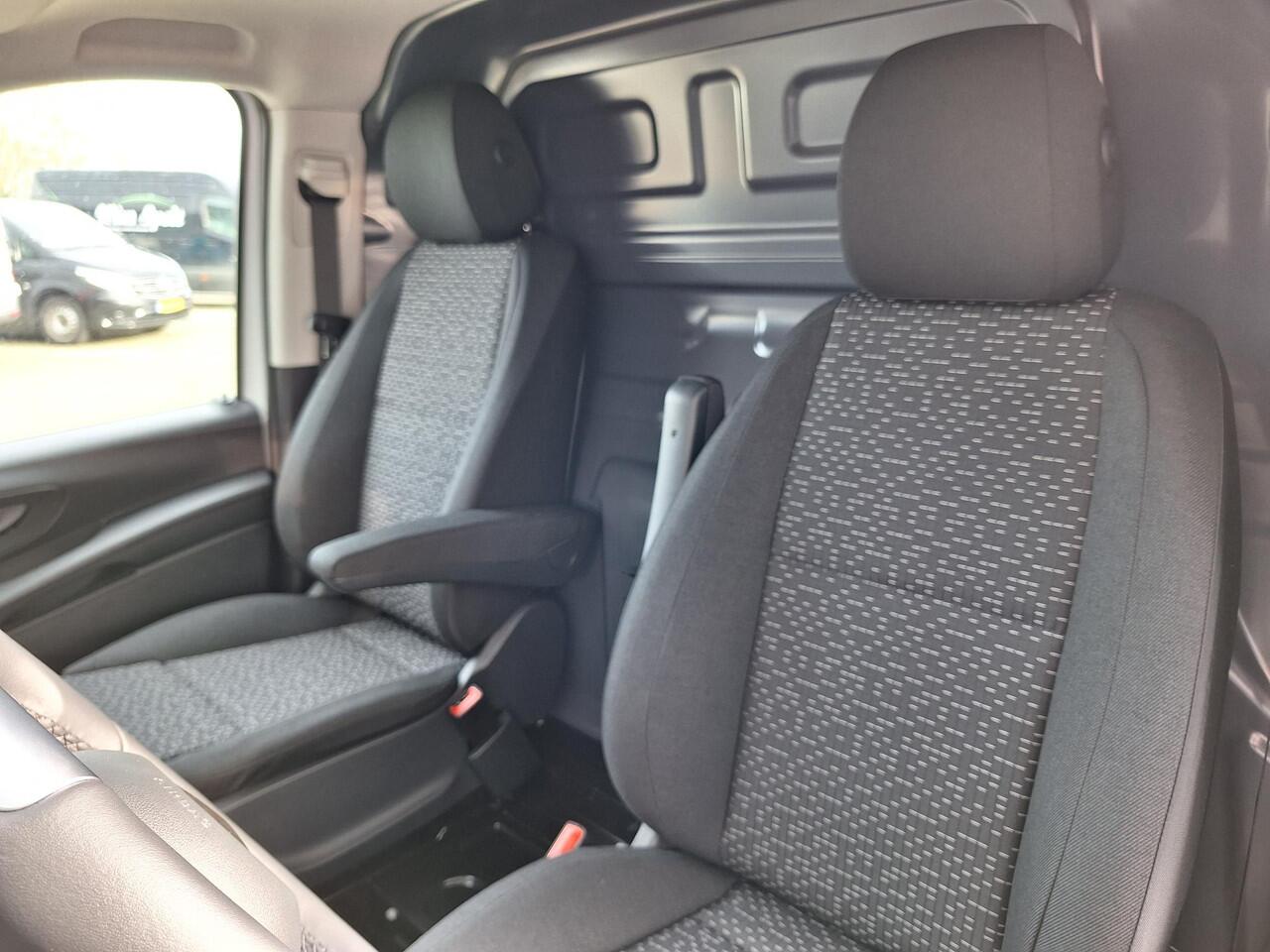 Mercedes-Benz VITO eVito 112 L3 60 kWh Mercedes-Benz eVito eVito 112 L3 66 kWh