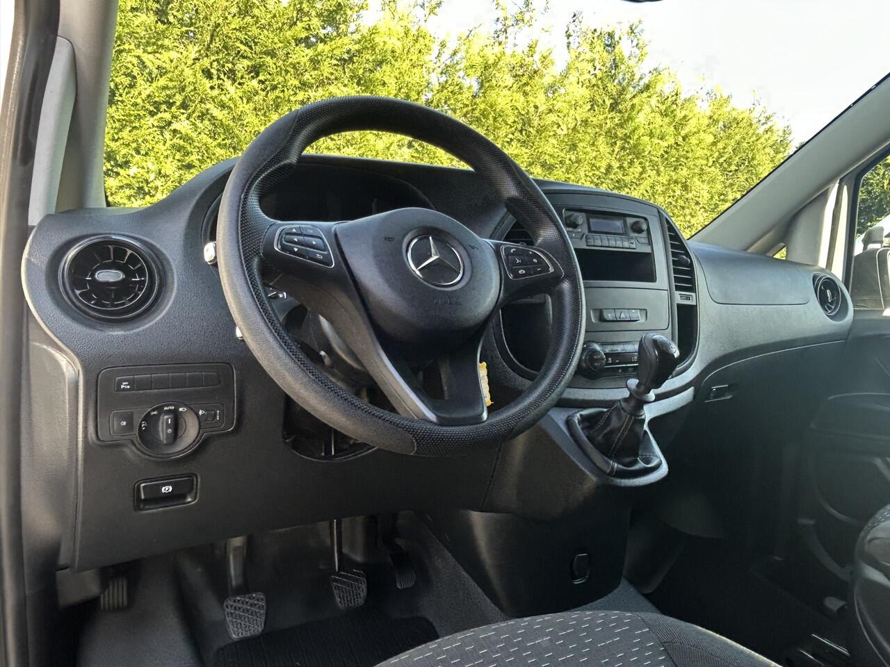 Mercedes-Benz VITO 110 CDI RWD / L2H1 / 1e EIGENAAR / TREKHAAK / 50.667 KM !! / ECC AIRCO / CRUISE / BLUETOOTH