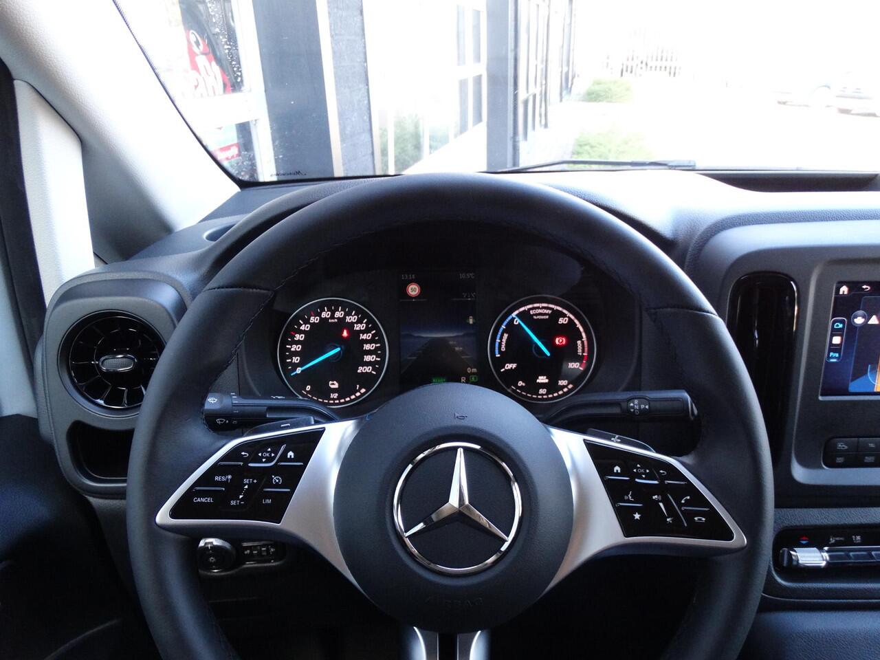 Mercedes-Benz VITO eVito 112 L3 60 kWh Mercedes-Benz eVito eVito 112 L3 66 kWh