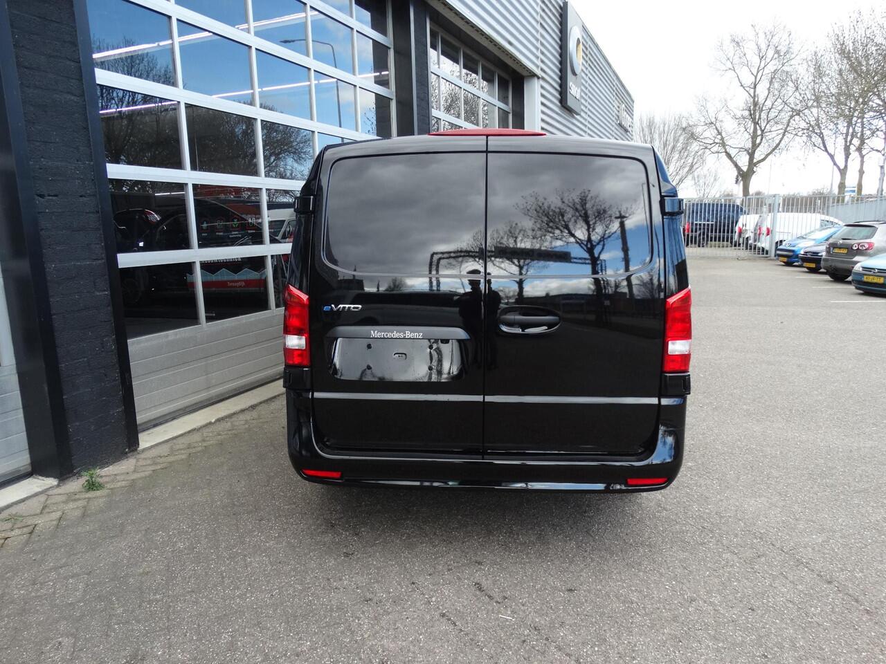 Mercedes-Benz VITO eVito 112 L2 60 kWh Mercedes-Benz eVito eVito 112 L2 66 kWh