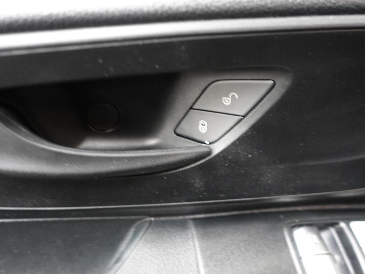 Mercedes-Benz VITO 114 CDI Lang Automaat Airco Bluetooth Camera Trekhaak