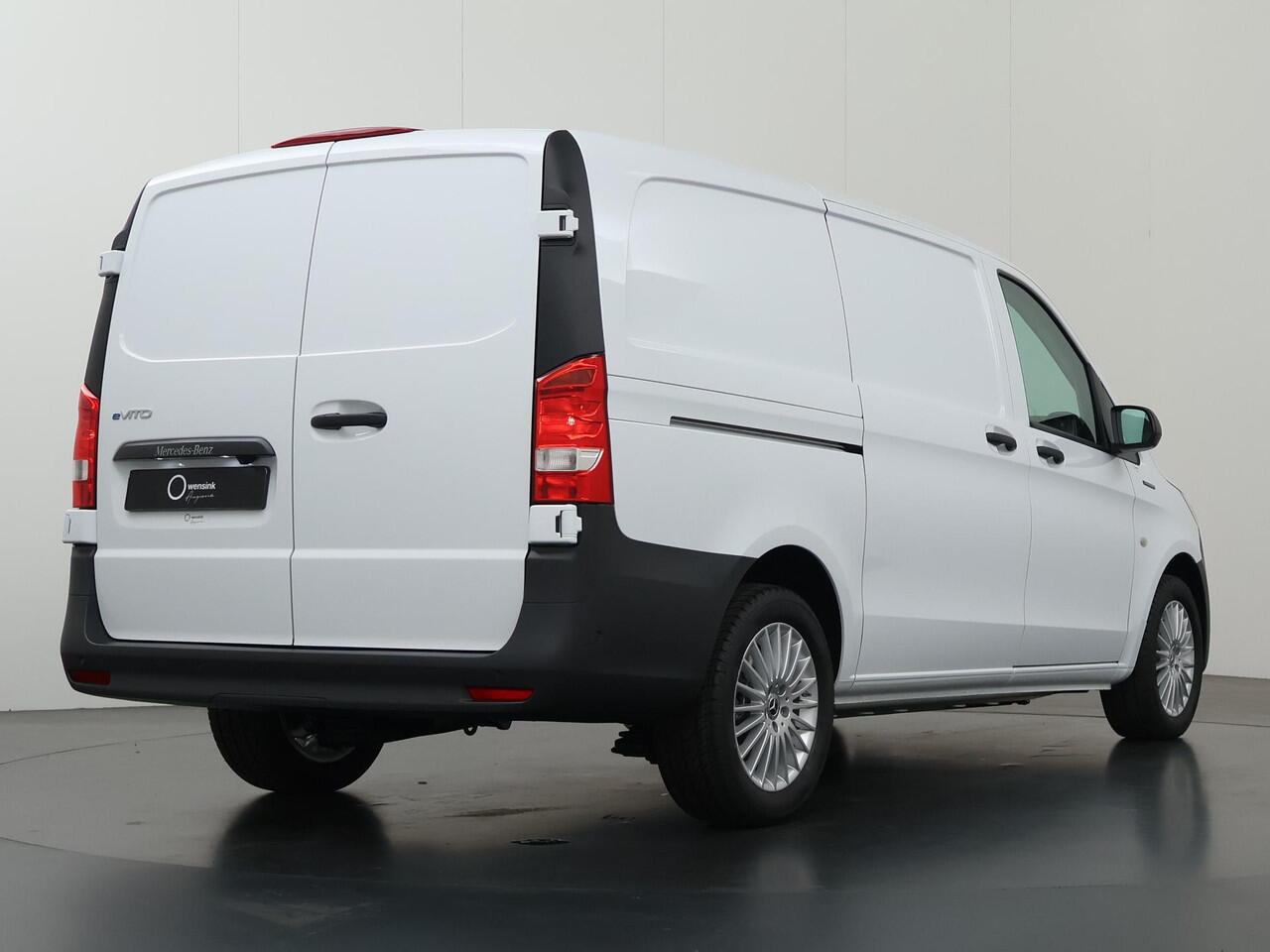 Mercedes-Benz VITO eVito Bestelwagen L2 66 kWh | Schuifdeur links | Navigatie | Achterdeuren | Achteruitrijcamera | Dodehoekassistent | Lichtmetalen velgen |