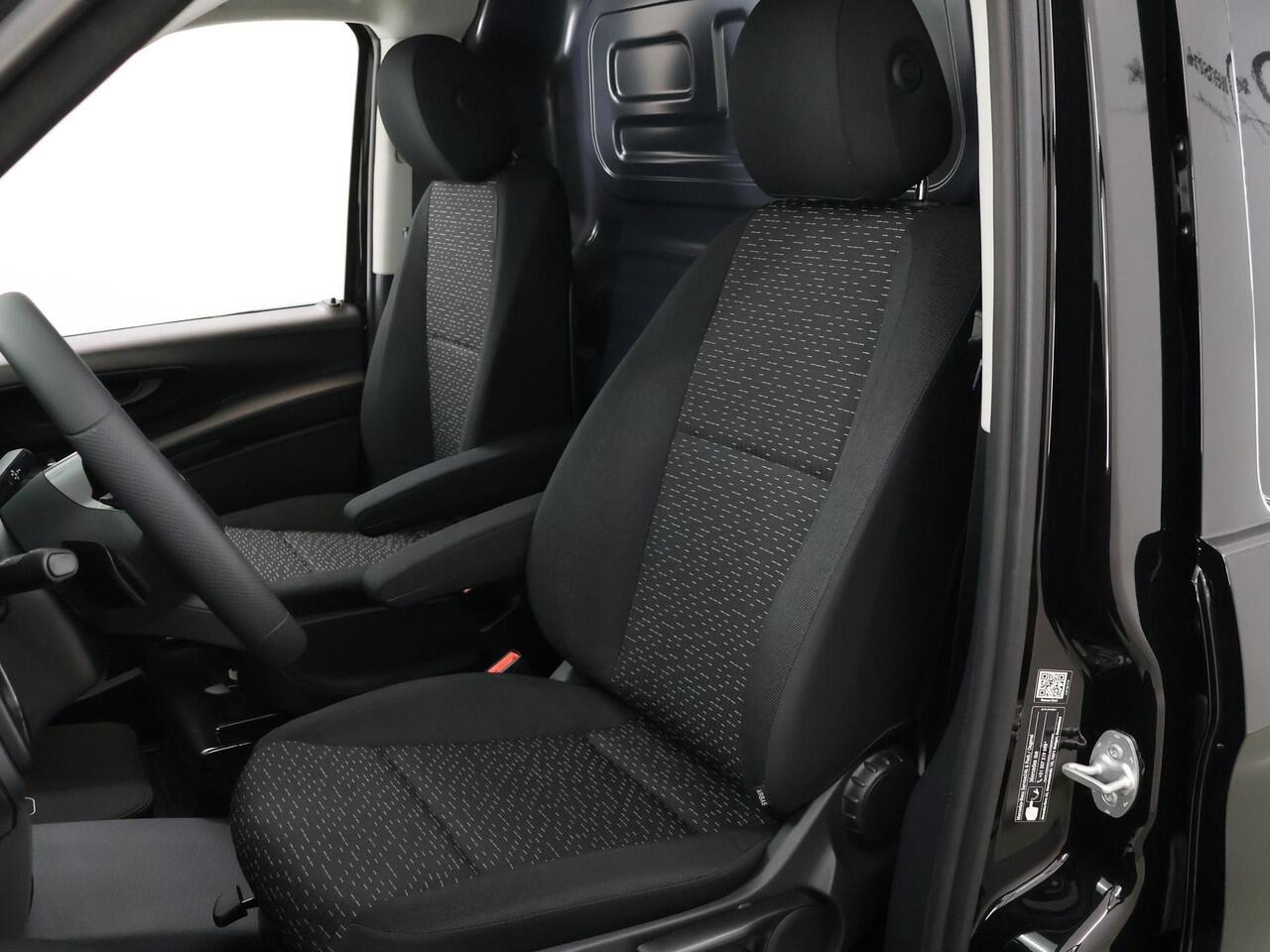 Mercedes-Benz VITO eVito Bestelwagen 112 L2 66 kWh | Navigatie | Achteruitrijcamera | 80 kWh Snelladen | Achterdeuren | Dodehoekassistent |