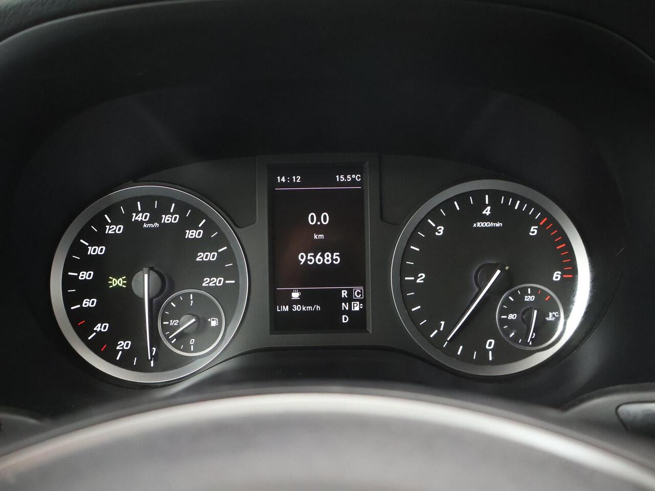 Mercedes-Benz VITO 116 CDI | L2 | AUTOMAAT | 2800 KG AHW TREKHAAK | AIRCO | CRUISE | CAMERA | CARPLAY EN ANDROID AUTO | PARKEERSENSOREN | ACHTERDEUREN | STOELVERWARMING