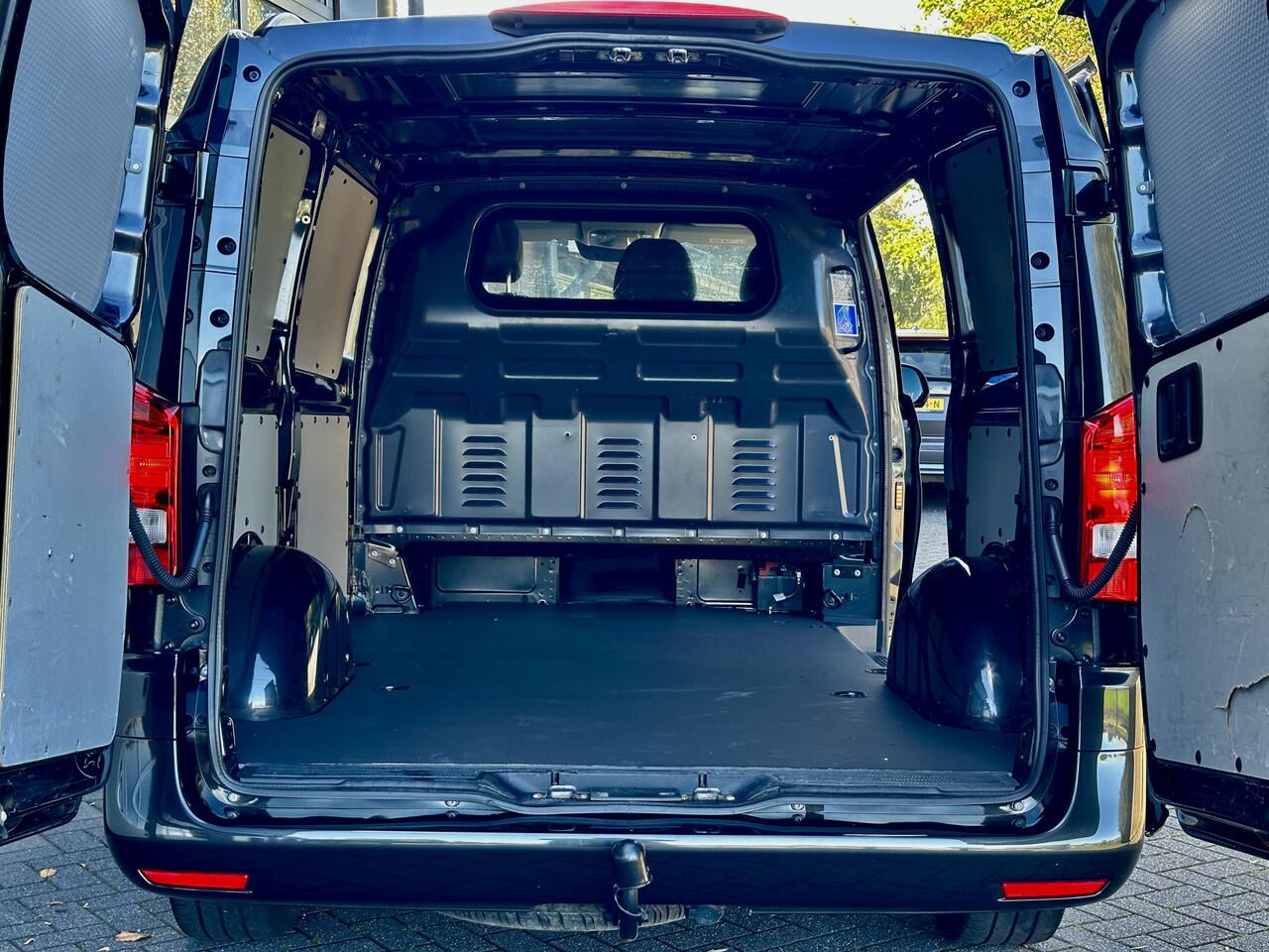 Mercedes-Benz VITO 116 CDI Lang | Automaat | Exclusive | Leer | 3-zits | Camera | Navigatie | LED | Stoelverwarming | Trekhaak | Ex btw