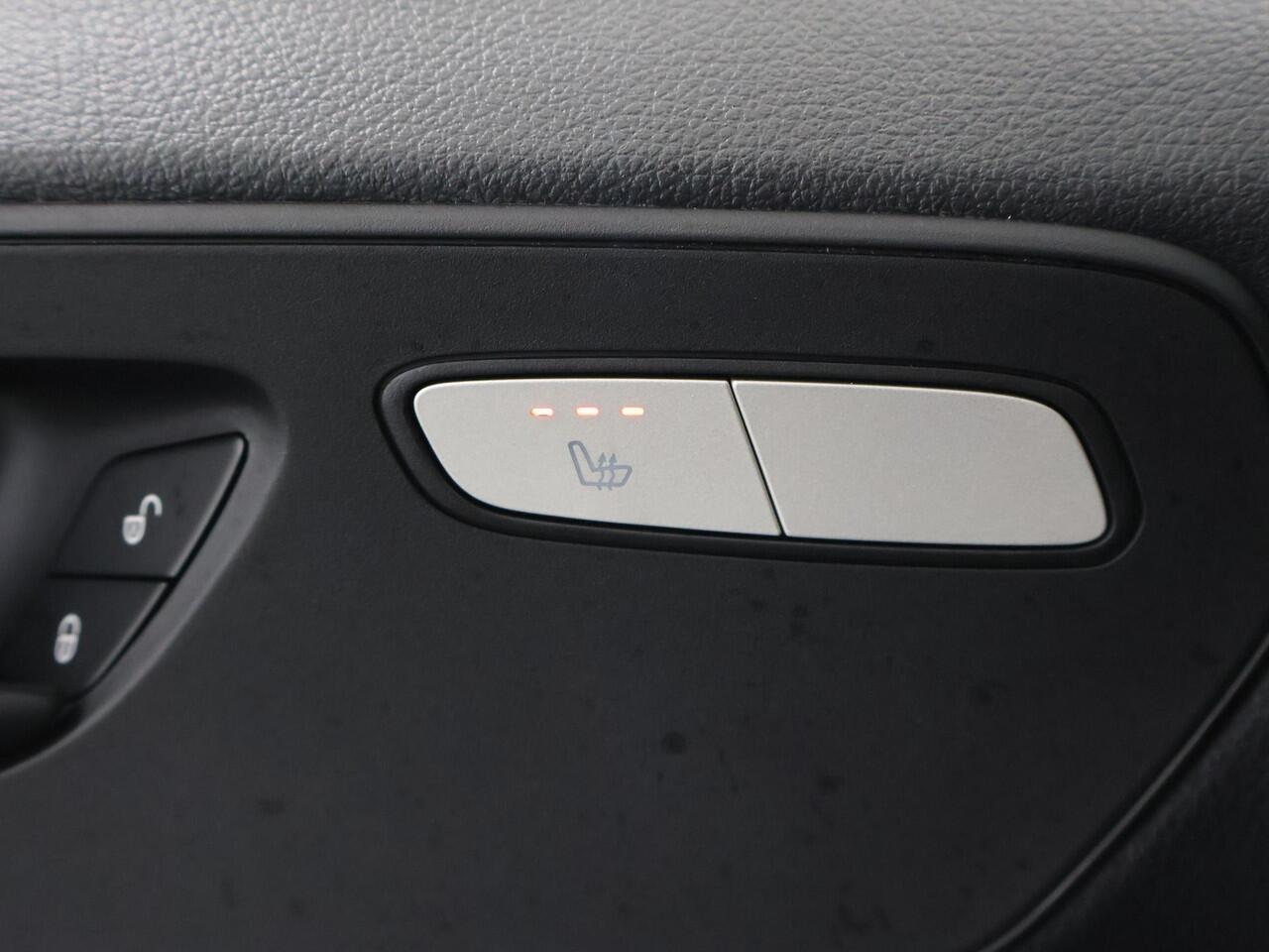 Mercedes-Benz VITO eVito 112 Bestelwagen L2 66 kWh | Stoelverwarming | Apple Carplay | Achteruitrijcamera | Airco | LED Koplampen | Cruise Control | Dodehoekassistent |