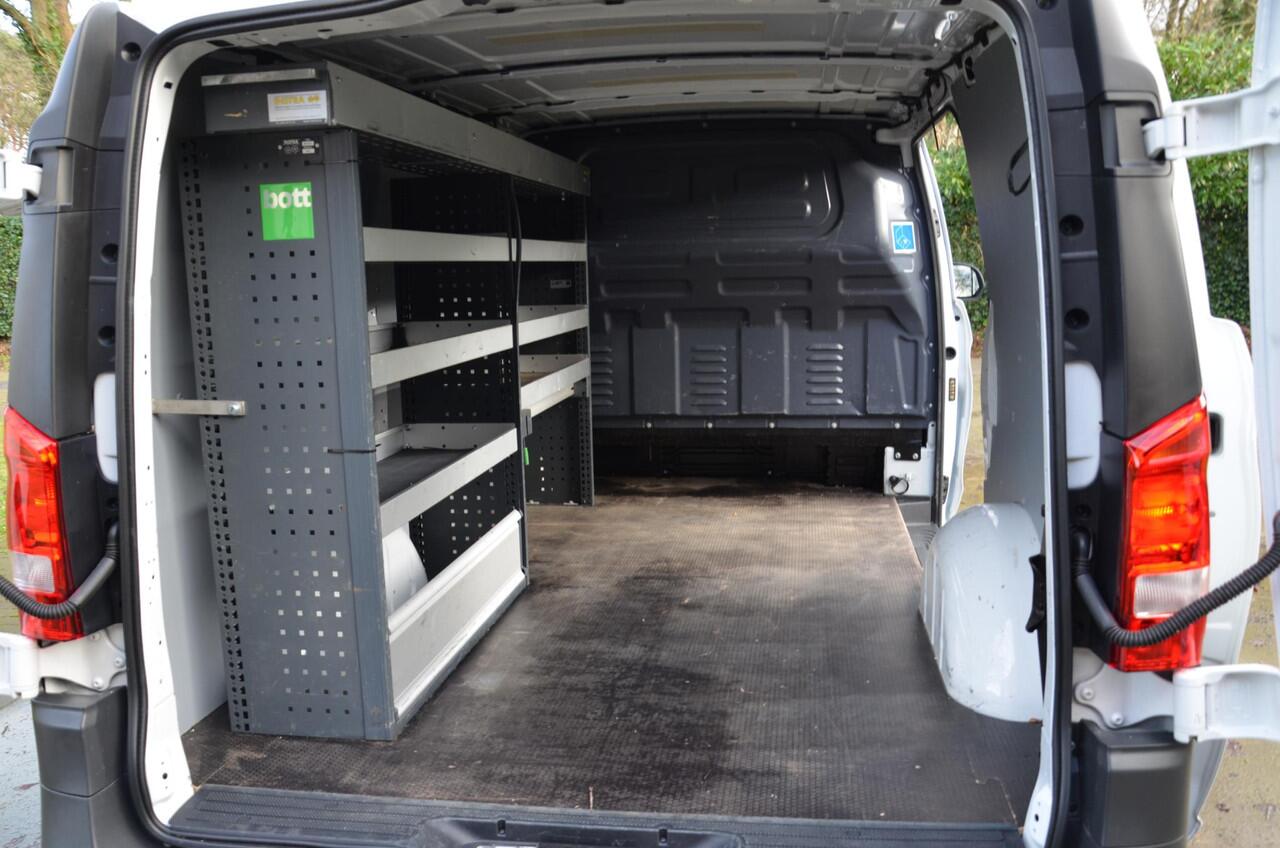 Mercedes-Benz VITO 116 CDI Lang Navi/Airco/Pdc/Cr-Controle/Trekhaak/Achteruitrijcamera/Achterdeuren/Bedrijfsinrichting