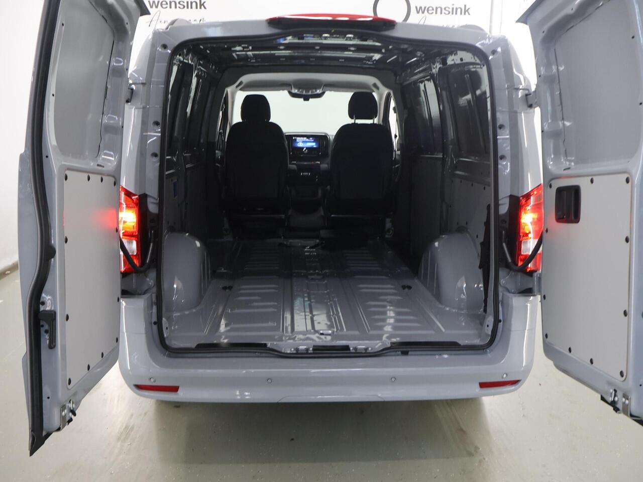 Mercedes-Benz VITO eVito Bestelwagen 112 L2 66 kWh | MultiBeam LED | Stoelverwarming | Apple Carplay | Achteruitrijcamera | Airco | Cruise Control |