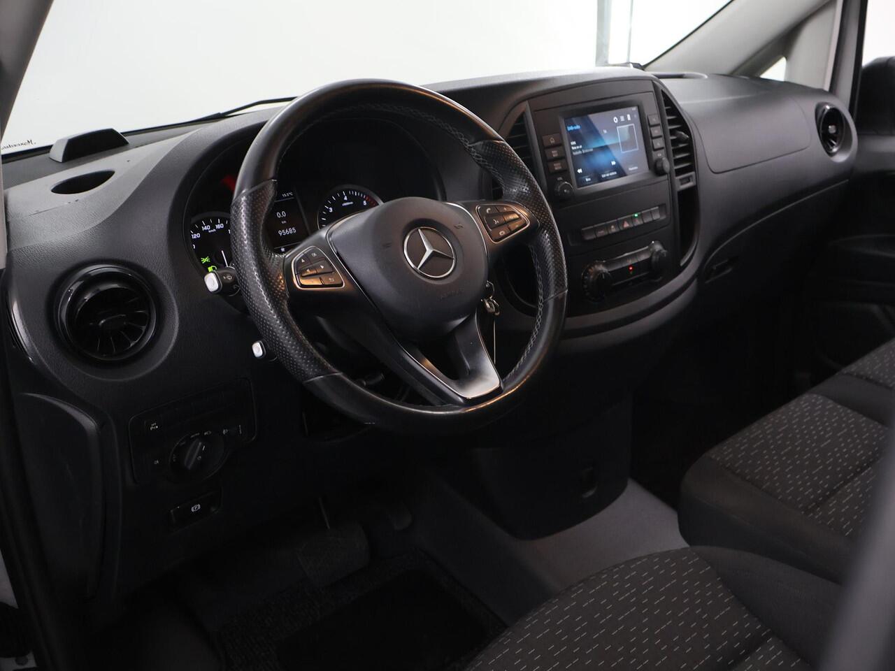 Mercedes-Benz VITO 116 CDI | L2 | AUTOMAAT | 2800 KG AHW TREKHAAK | AIRCO | CRUISE | CAMERA | CARPLAY EN ANDROID AUTO | PARKEERSENSOREN | ACHTERDEUREN | STOELVERWARMING