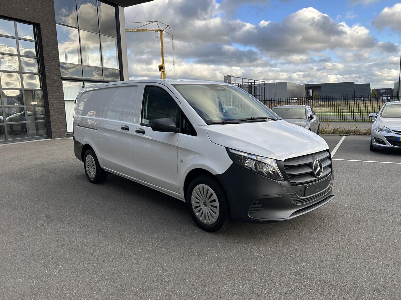 Mercedes-Benz VITO 116 CDI L2 Pro 2500KG Trekhaak / MBUX / Camera / Navigatie / Cruise control / Airco / Achterdeuren